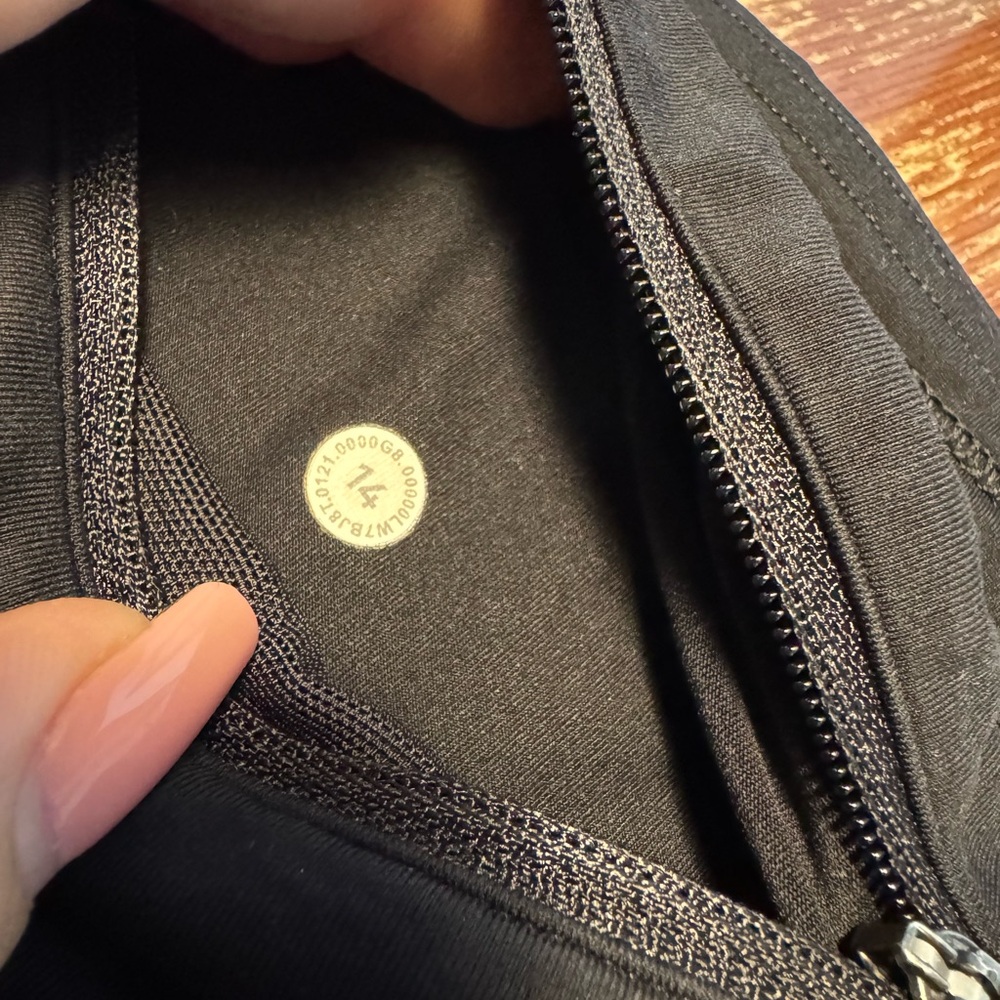 Lululemon Athletica Black speed up shorts - Picture 3 of 3